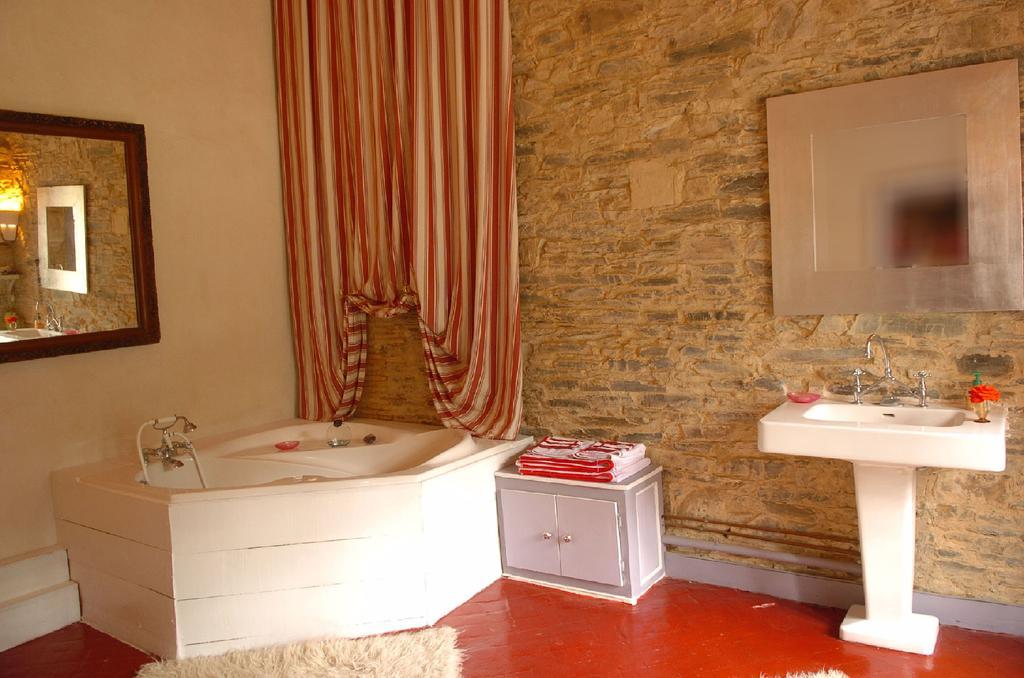 Chateau Du Boschet Bed and Breakfast Bourg-des-Comptes Værelse billede